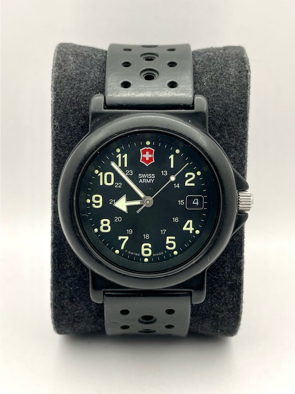 Victorinox Swiss Army Renegade 24228 Black Dial 38.5mm Swiss Made Men’s Watch